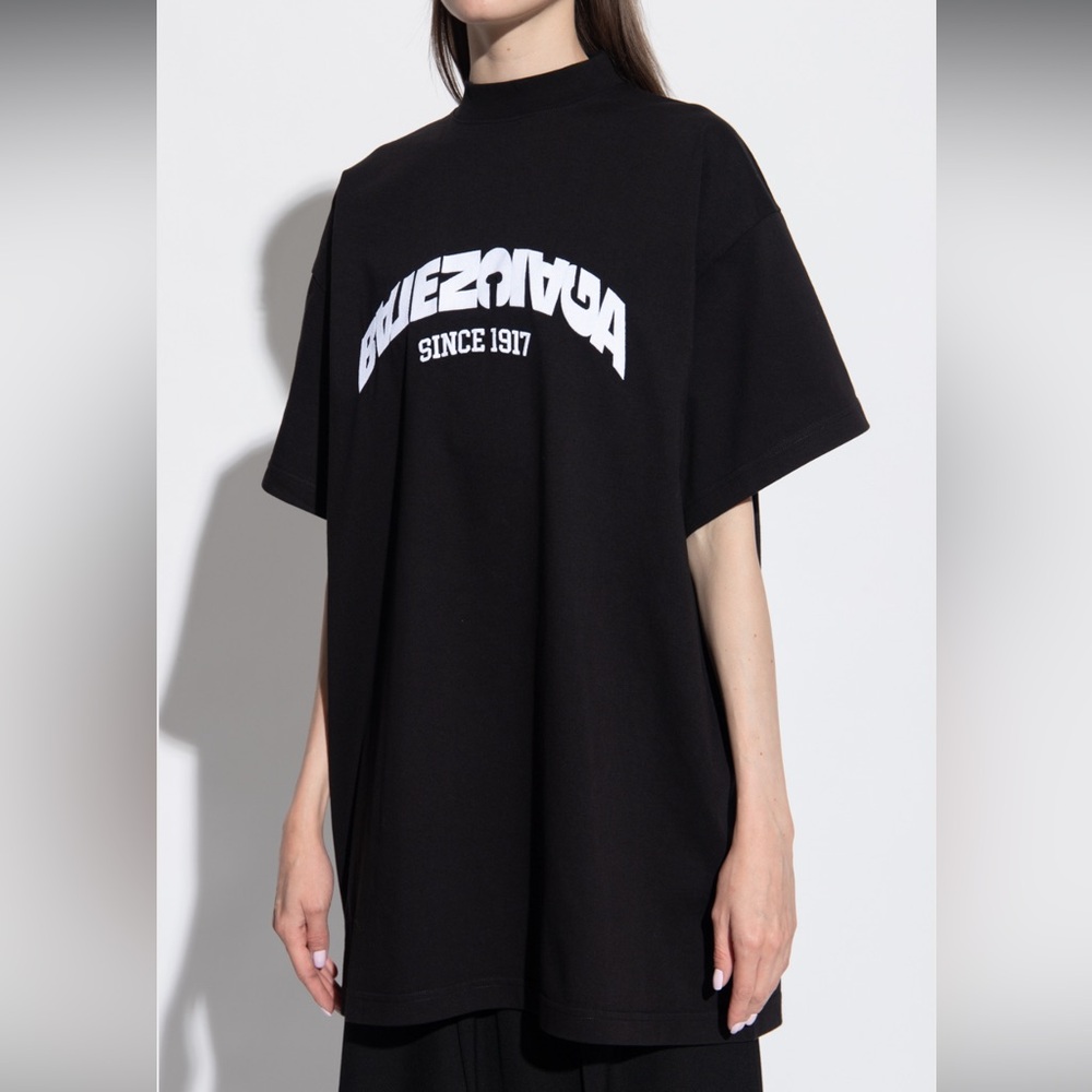 BALENCIAGA
OVERSIZE T-SHIRT